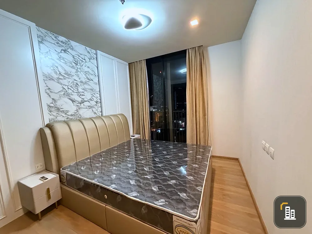 For rent: Noble Around Sukhumvit 33. Spacious and comfortable room, fully furnished and ready to move in. Book now!