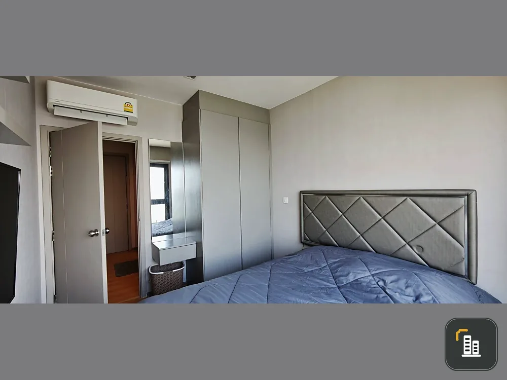 For sale: The Politan Rive. Large, comfortable unit with ample living space on the 53rd floor, offering stunning high-floor views. Don't miss out on t