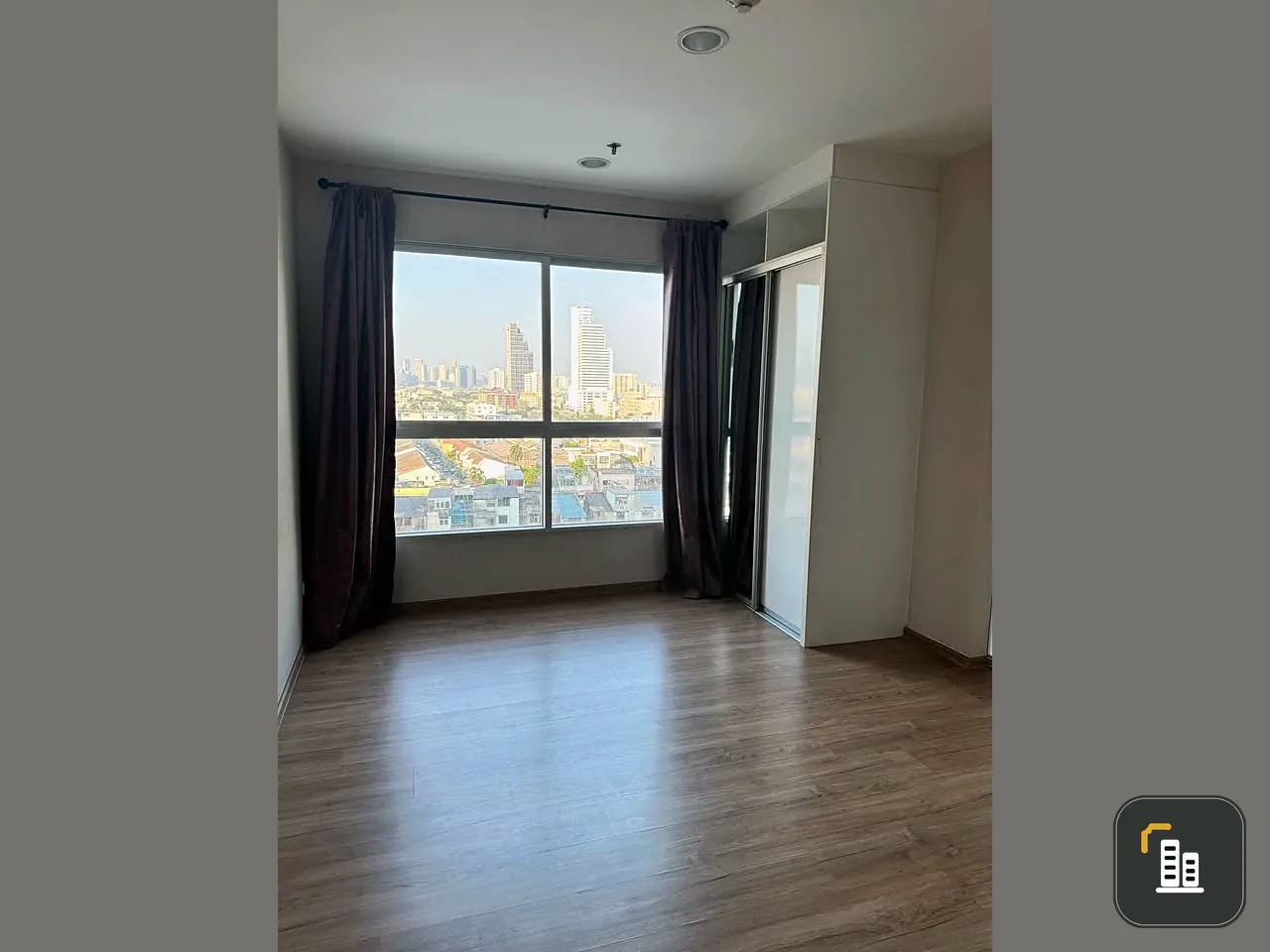 Selling Fuse Chan Sathorn, high floor unit. Unfurnished, perfect for those who want to decorate their own space. Don't miss out, book now!