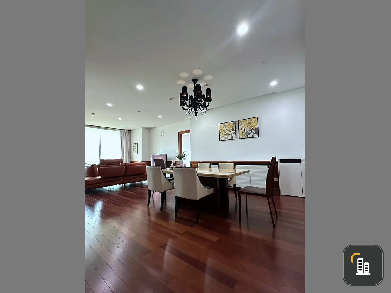 Spacious and comfortable condo for rent at The Park Chidlom, fully furnished. Book now!