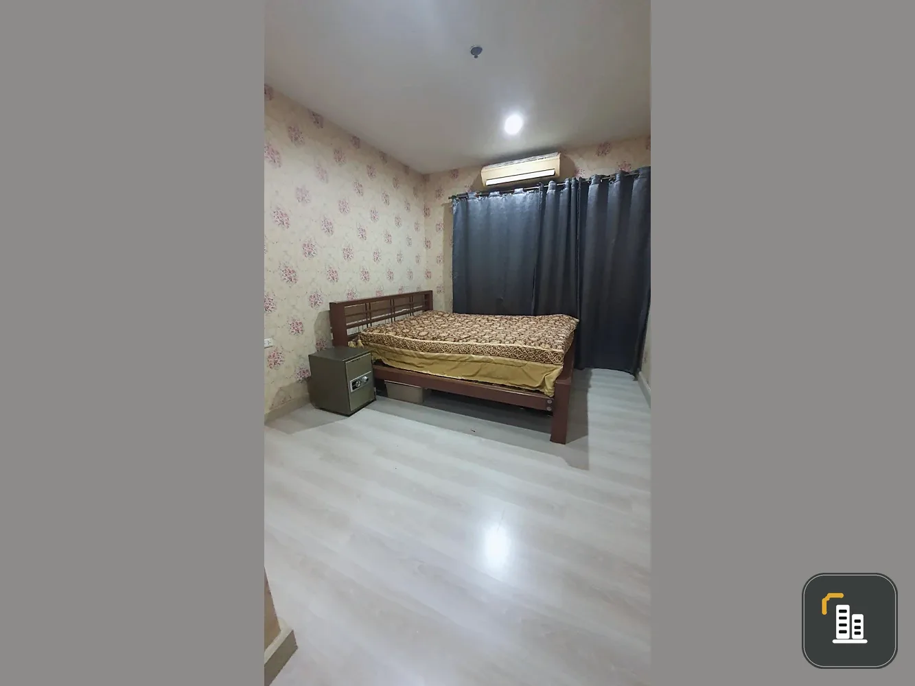 For sale: Motive Condo Sathorn - Wongwian Yai. Located right on the main road, spacious and comfortable rooms, fully furnished. Don't miss out!