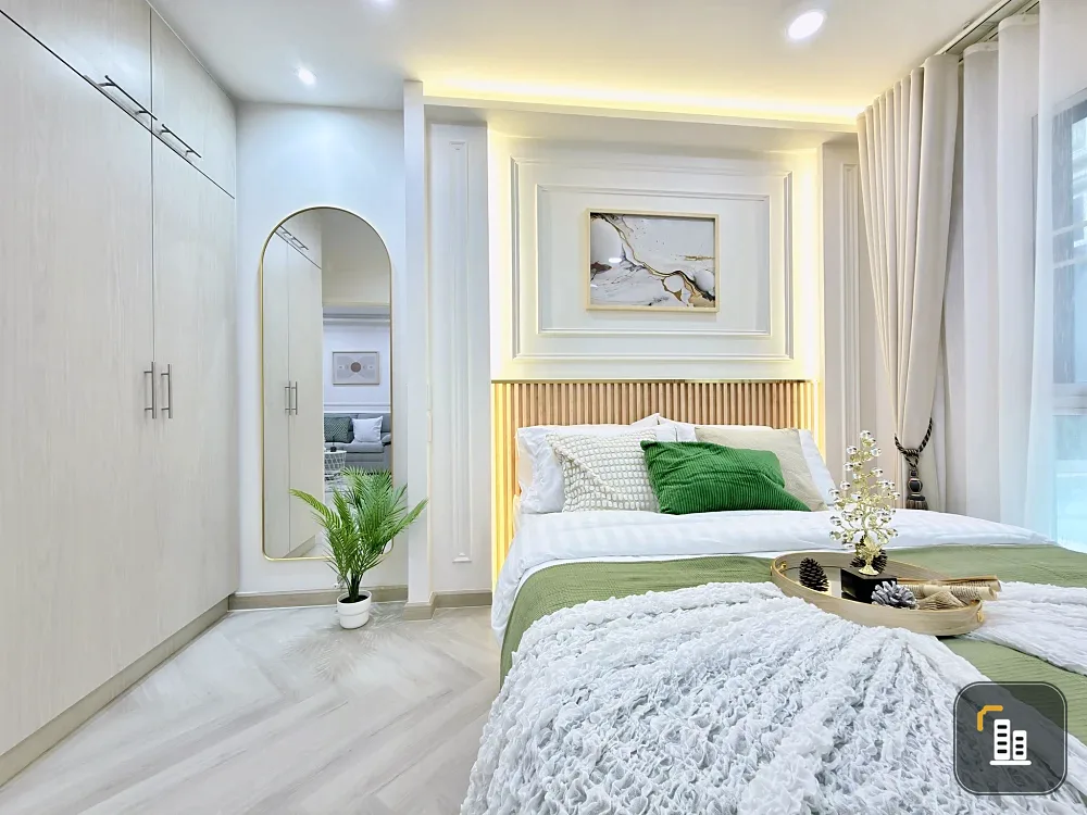 Selling Plum Condo Chaengwattana Station, Phase 2. Features include moisture-resistant and termite-proof SPC flooring, built-in cabinets for organized