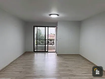 For sale: Champs Elysées Chaengwattana, 4th floor, Building F. Spacious balcony, clean and airy room. Book now!