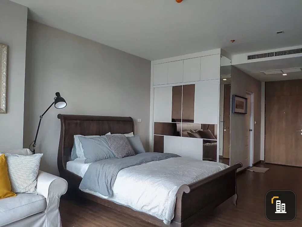 Noble Solo condo for rent, 21st floor. A lovely unit, fully furnished. Book now!