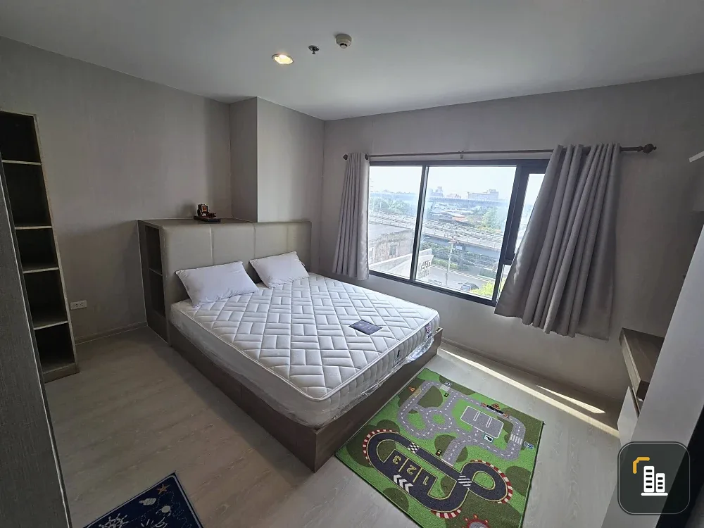 For sale or rent: IDEO Thaphra Interchange, 5th floor. This floor has higher ceilings than other floors because it's located on the parking level with