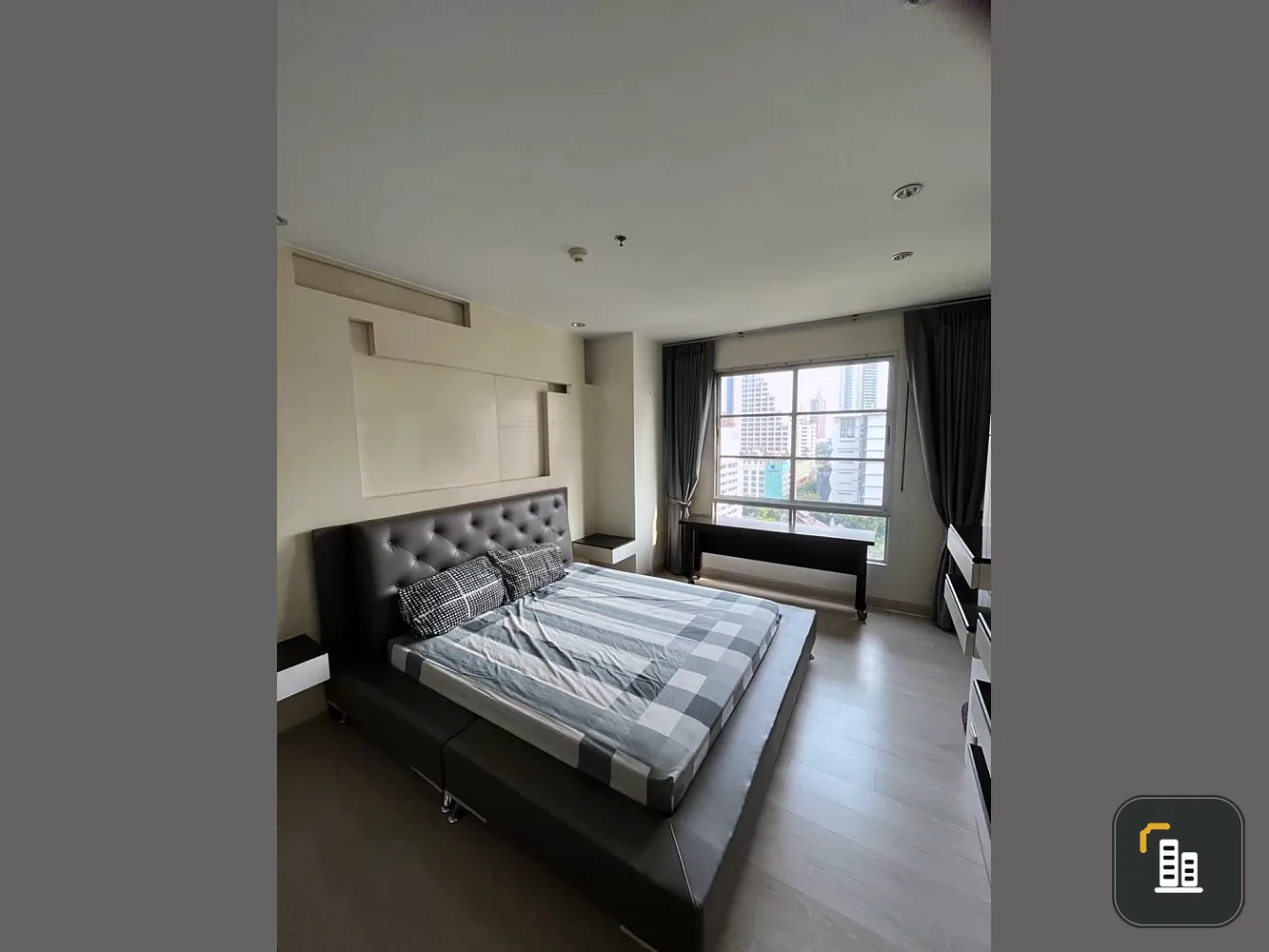 For rent: AP Citi Smart Sukhumvit 18, 2 bedrooms, spacious living area, great location, convenient transportation. You can't miss this opportunity!