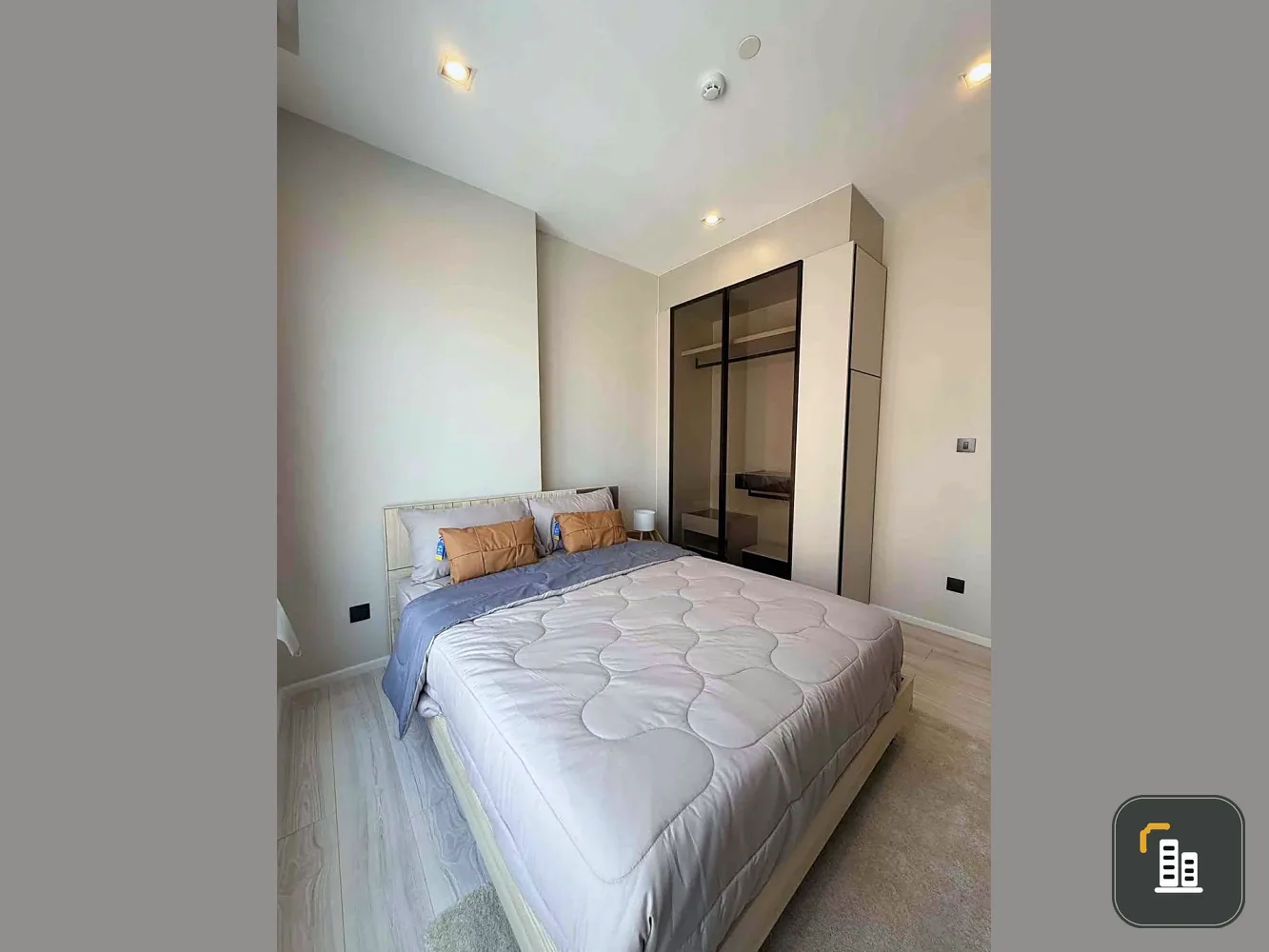 Urgent sale! The Room Phayathai luxury condo, ready to move in, with all amenities. Book yours today! Don't miss out!