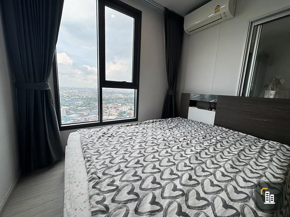 Selling a high-floor unit at Parkland Phetkasem 56 with stunning city views. Ready to move in immediately.