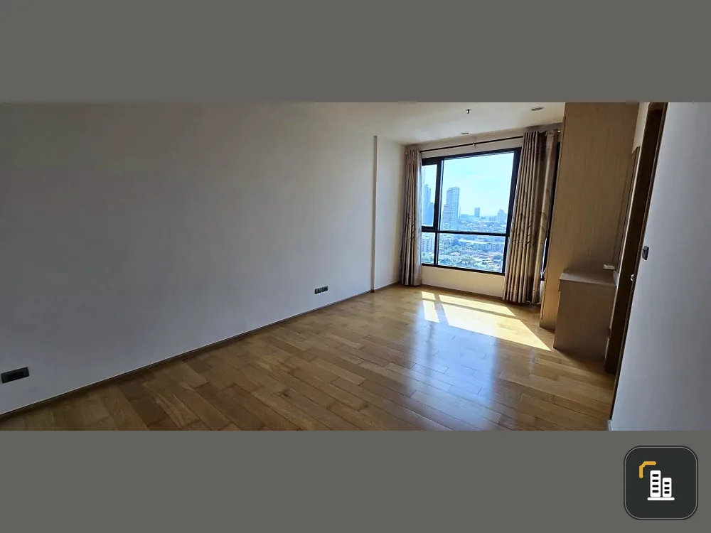Selling Fuse Sathorn-Taksin, unfurnished unit, high floor. Perfect for interior decorating enthusiasts! Book now!