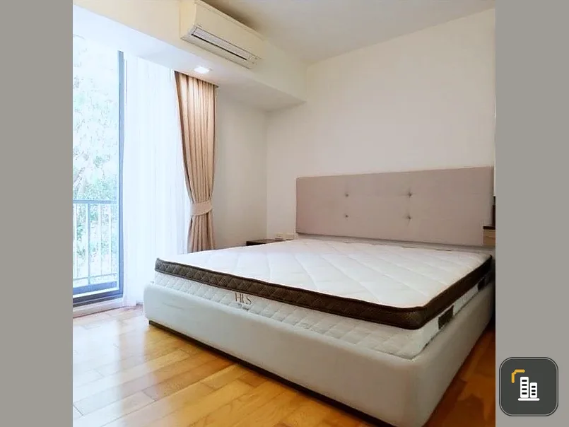Selling FOCUS @ Ploenchit, 2 bedrooms, spacious living area, great location, convenient transportation. You can't miss this!