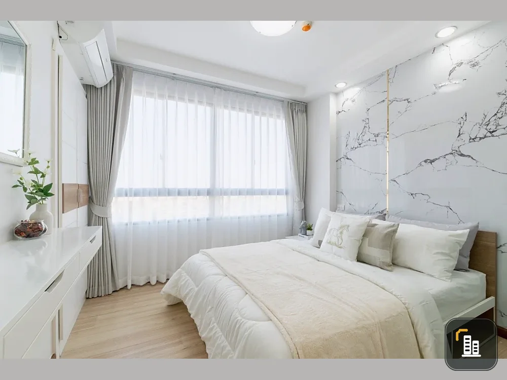 For sale: J Condo Sathorn-Kanlapaphruek. Beautiful and comfortable unit with complete amenities. Just bring your belongings and move in! Book now befo