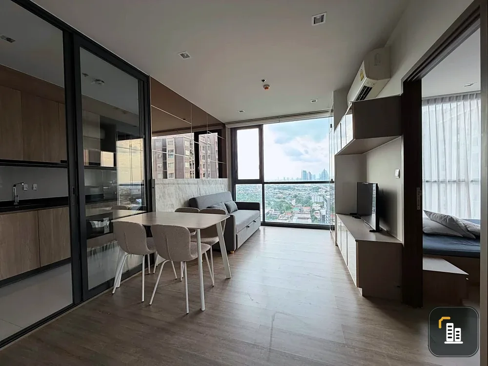 Selling a corner unit at The Line Wongsawang. Private, on the 22nd floor with unobstructed city views. North-facing, avoiding the afternoon sun, makin