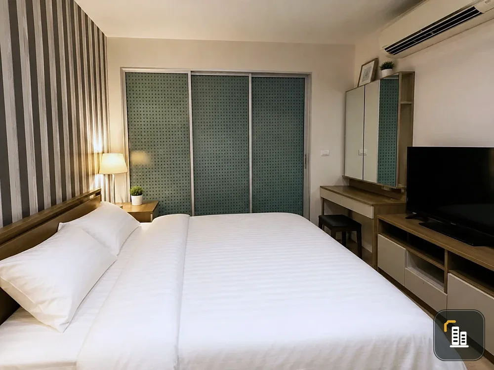 For sale or rent: Condo in the heart of the city, near BTS Chong Nonsi, at Rhythm Sathorn-Narathiwat. Spacious and comfortable rooms. Book now!