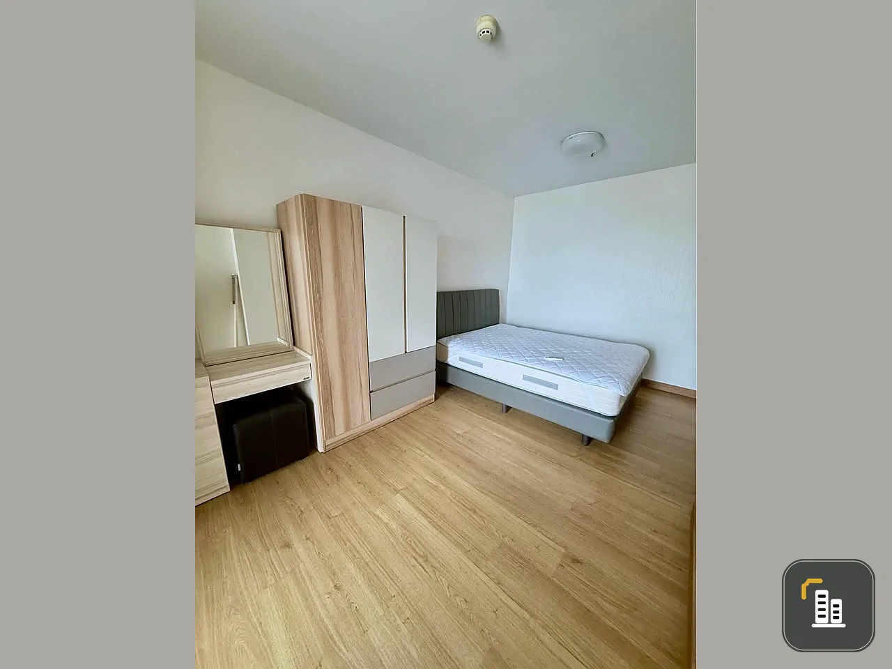 For sale: Supalai Vista Ha Yaek Pakkret, ready-to-move-in unit with complete furniture. Spacious and comfortable. Book now!
