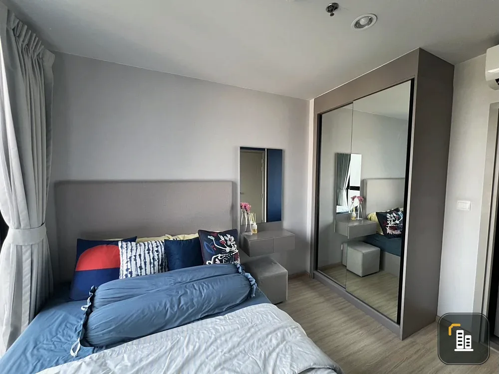 Selling a lovely condo at The Privacy Thaphra Interchange. Fully furnished, just bring your belongings and move in! Book now, don't miss out!!!!