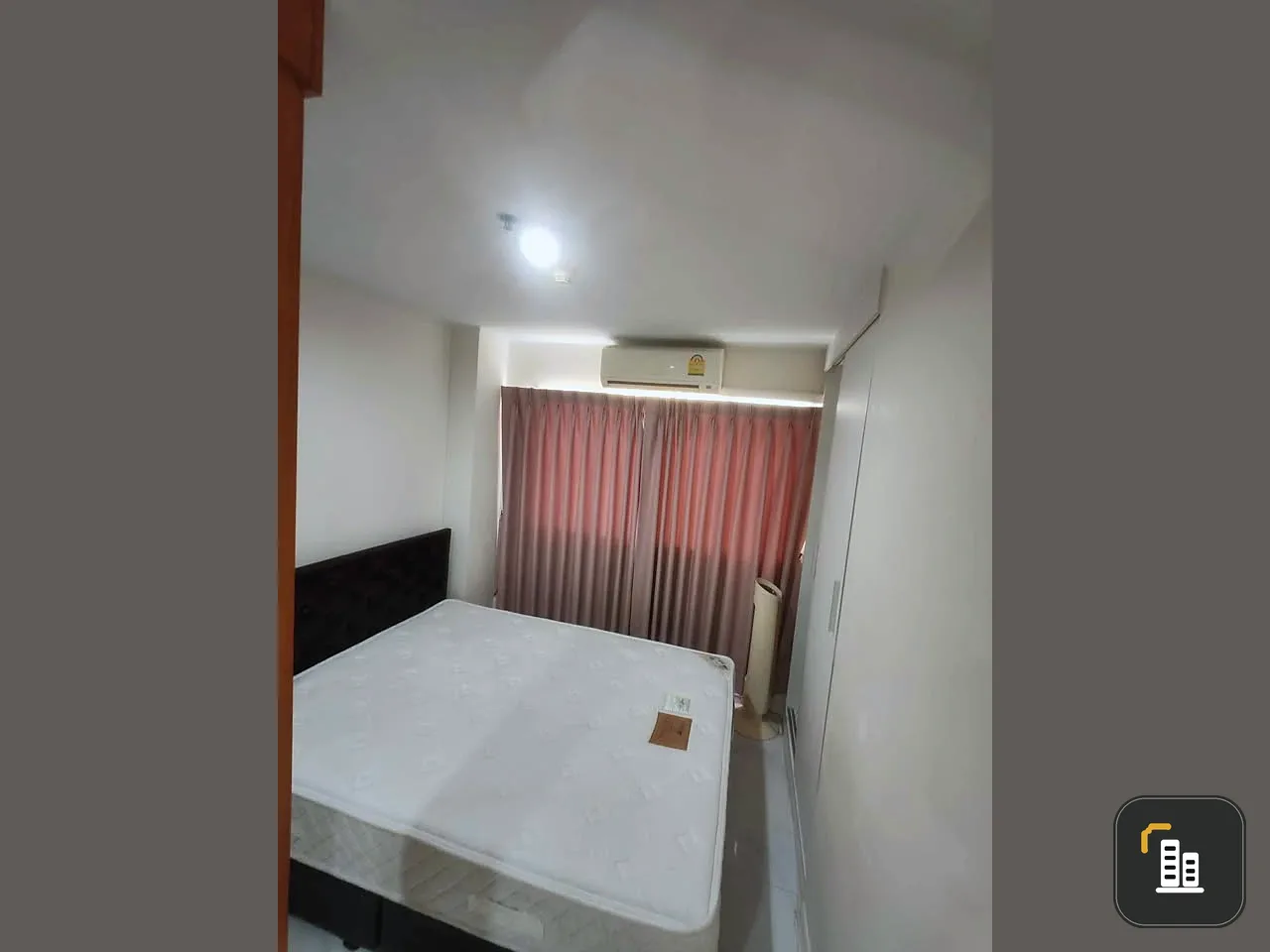 For sale or rent: Lumpini Condo Town Ramintra - Nawamin, 11th floor, Building C. Unobstructed view, ready to move in. Features a separate sliding door