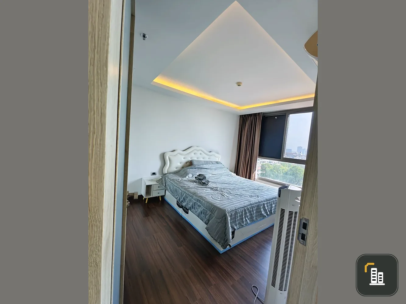 Selling beautifully decorated units at The Peak Towers Pattaya. Spacious living areas, great location, and stunning sea views. Book now!