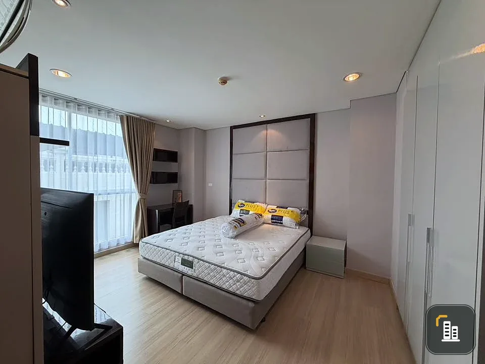 For rent: The Address Pathumwan, 6th floor. Peaceful and private atmosphere. Spacious living area. Don't miss out!