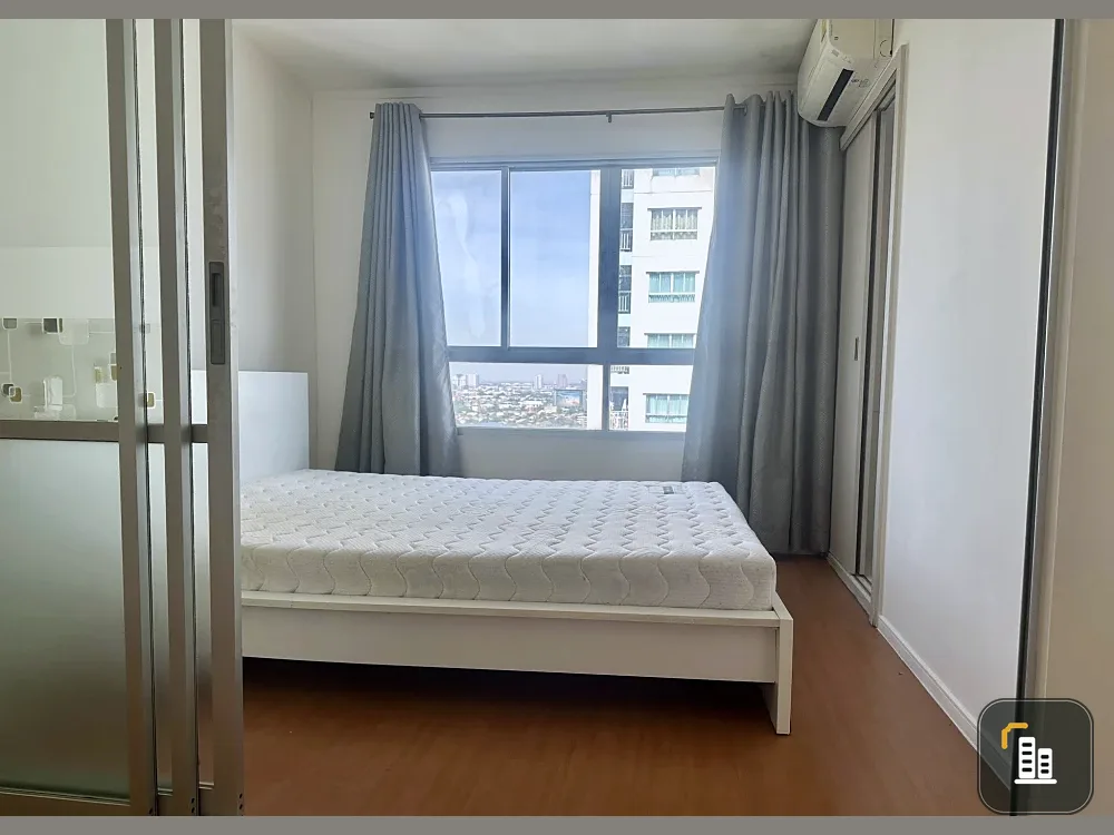 Condo for sale at Lumpini Park Rattanathibet-Ngamwongwan. The unit is partitioned into separate areas, located on the 27th floor with a high-floor vie
