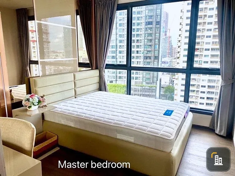 For rent: Ideo Q Siam-Rajthewi. Very spacious unit with lots of usable space, 2 bedrooms, 1 bathroom, and a private elevator. Book now!