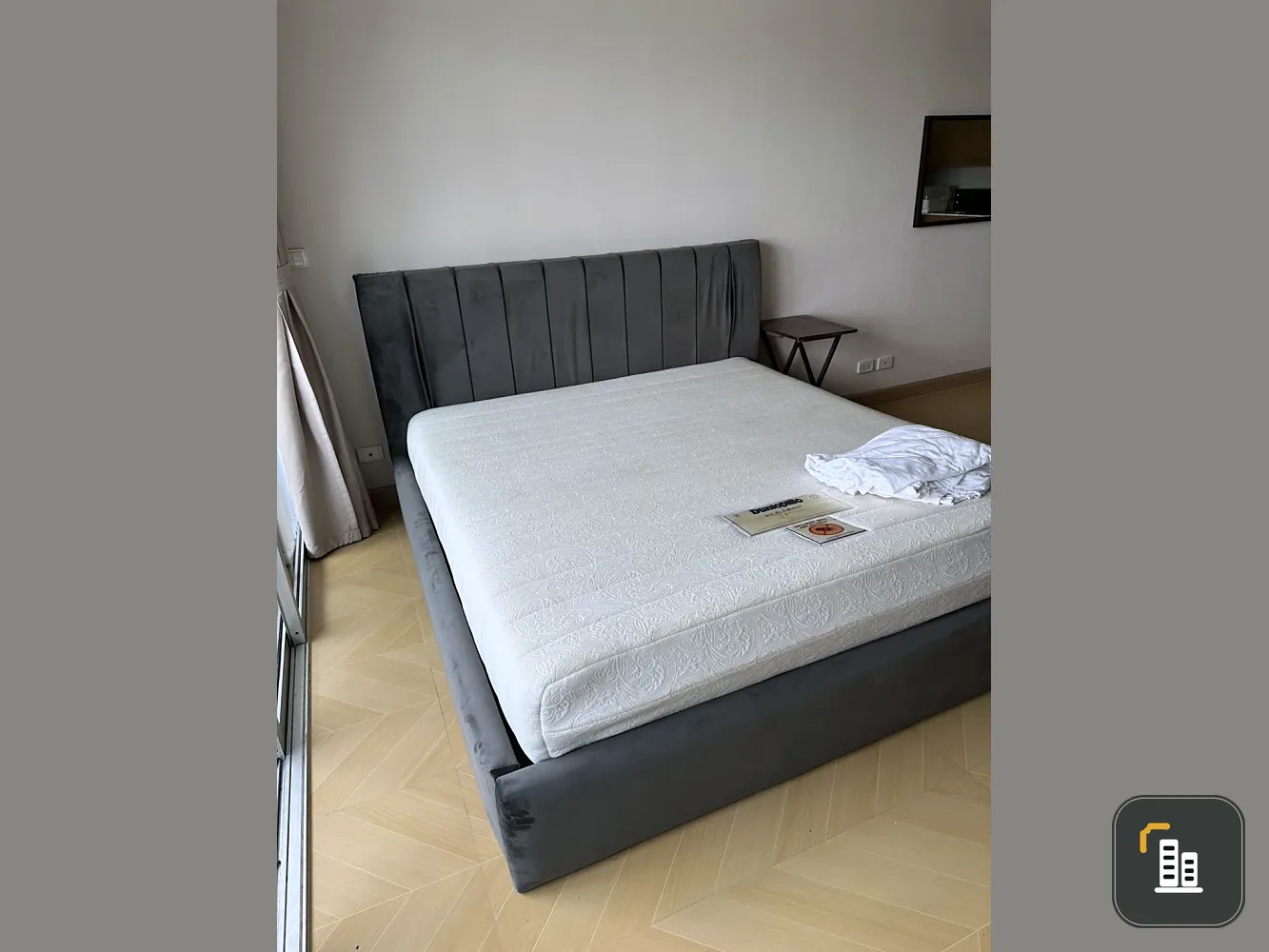 For rent: Platinum Condominium, large room in the heart of Pratunam.