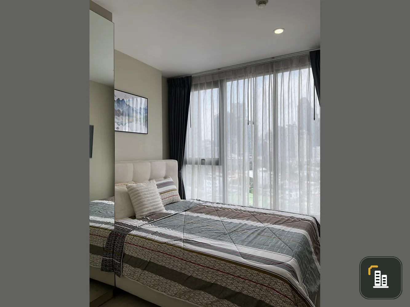 Selling a 30.51 sq.m. unit at Knights Bridge Prime Sathorn, 15th floor. Fully furnished with complete functional features. Don't miss out!