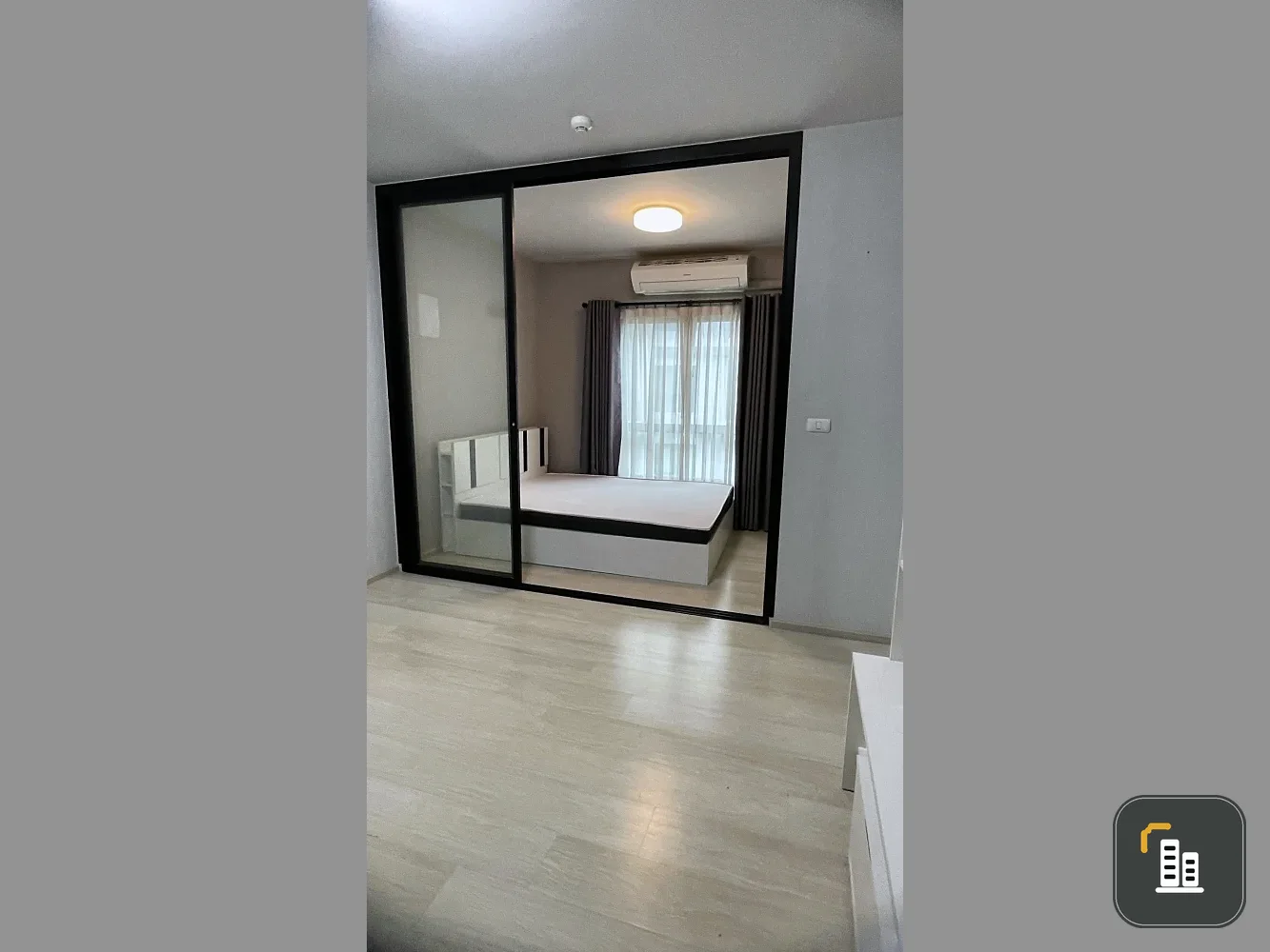 For sale or rent: UNIO Ramkhamhaeng - Serithai. Nice unit on the 4th floor, fully furnished, great location, convenient transportation. Book now!