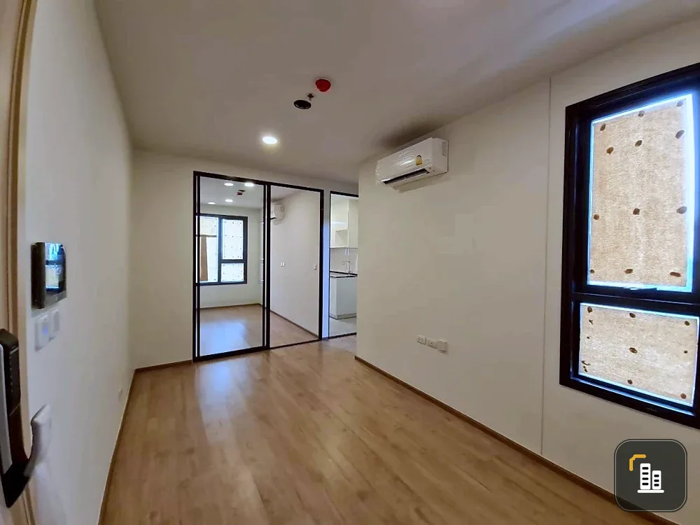 Selling a spacious, unfurnished condo at Chewathai Kaset Nawamin. Book now!