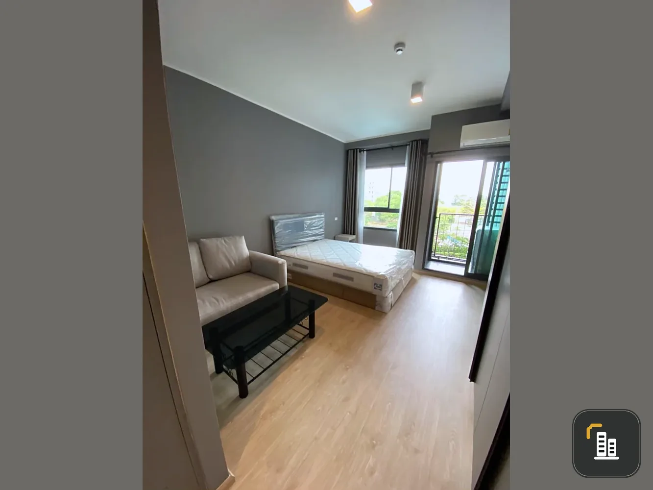 Selling Ideo New Rama 9, 5th floor, pool view, fully furnished. Book now!
