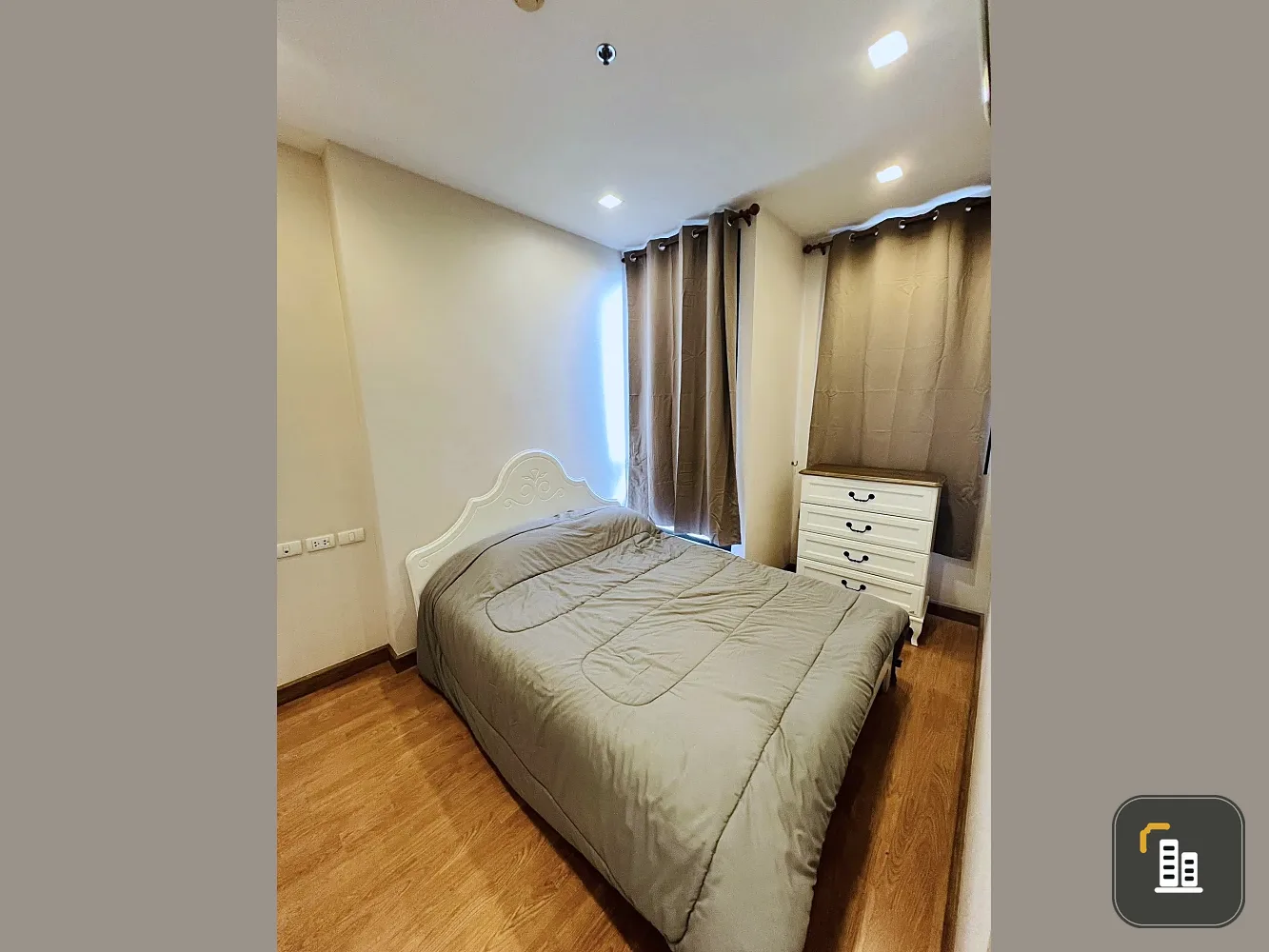 For rent: Q House Sukhumvit 79. Spacious and comfortable room with complete furniture set. Book now!