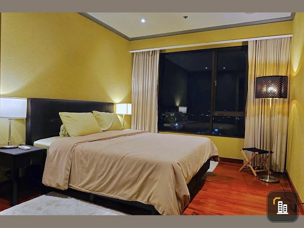 For rent: Baan Chao Praya. Spacious room with ample living space. Prime location in the heart of Bangkok. Beautiful view. What are you waiting for?