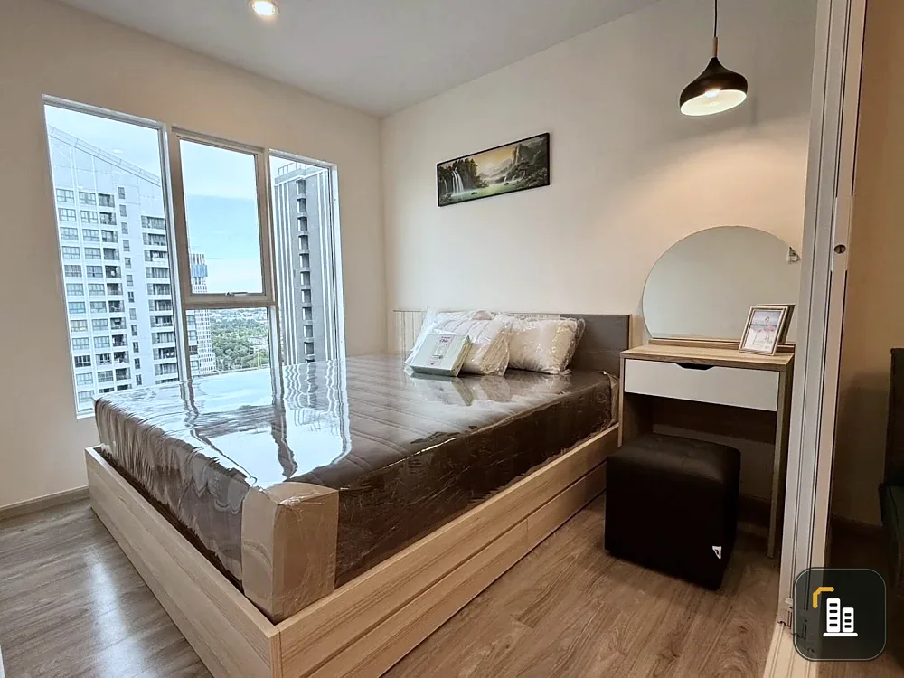 Condo for rent at Regent Home Bangna. The unit is partitioned into separate, clearly defined zones. Amazing price! Book now, don't miss out!