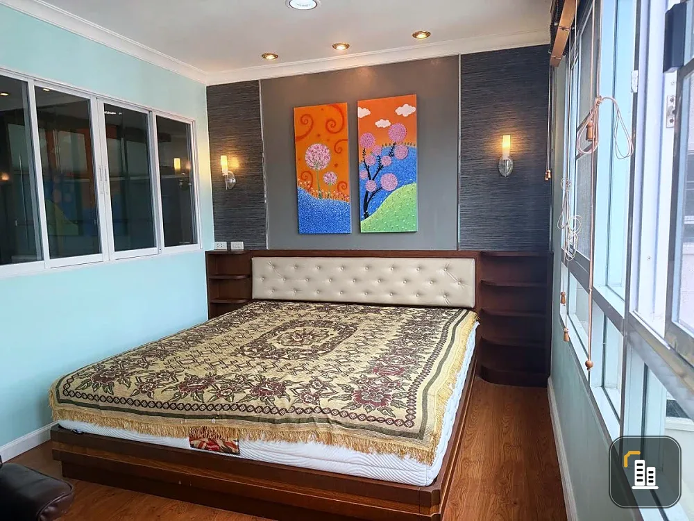 Condo for rent at Lumpini Suite Sukhumvit 41. Spacious rooms with ample living space. Convenient and fully equipped. Book now before you miss this opp