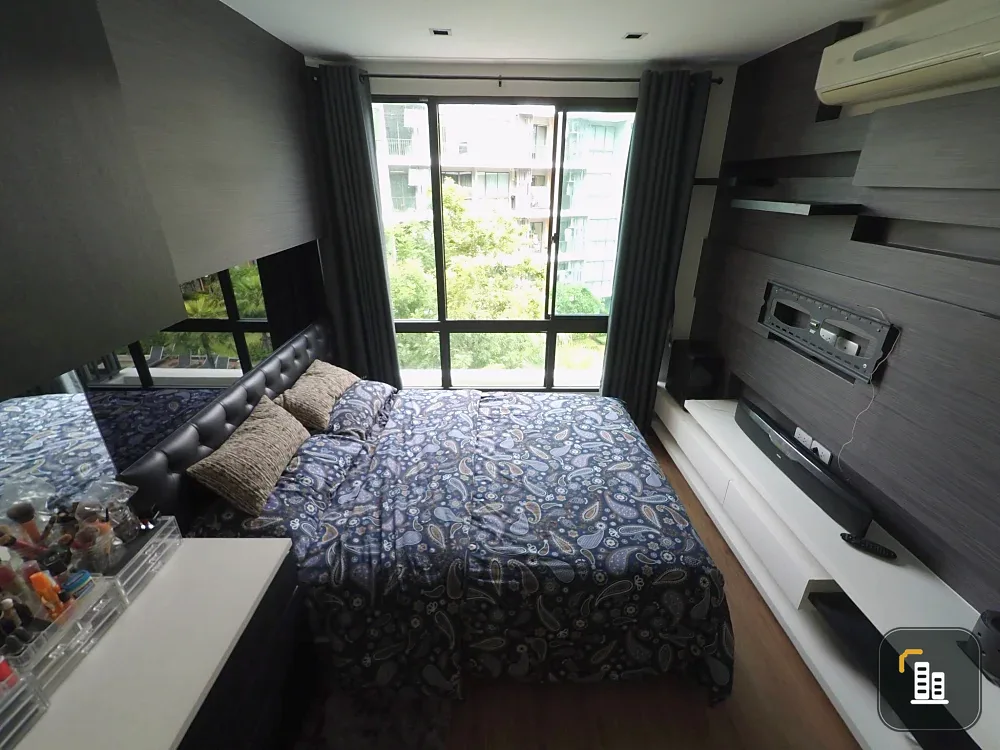 For sale or rent: i Condo Sukhumvit 103, 4th floor, corner unit, pool and garden view. Very spacious room, move-in ready.