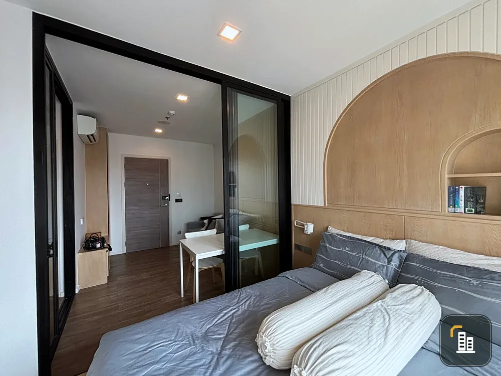 Selling Modiz Sukhumvit 50, corner unit. Quiet and private. Fully furnished and ready to move in. Book now if interested.