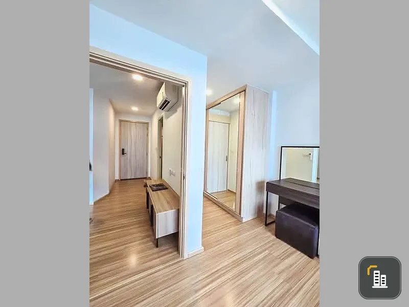 Urgent sale! Chewathai Hallmark Ladprao-Chokchai 4 condo. Large, comfortable unit with ample living space. Book now!