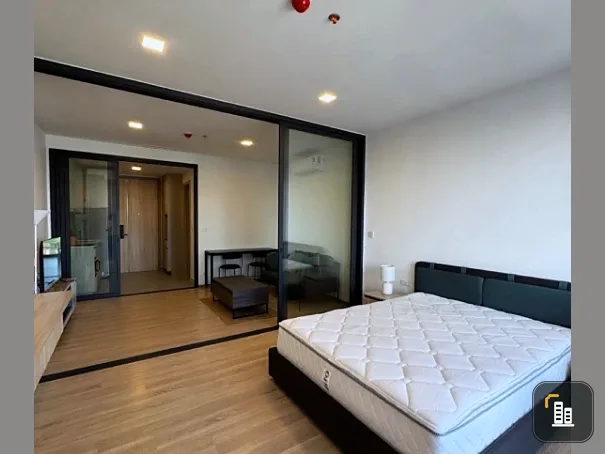 Condo for rent, XT Phaya Thai. The unit is partitioned into separate, clearly defined zones and comes with complete amenities. Book now!