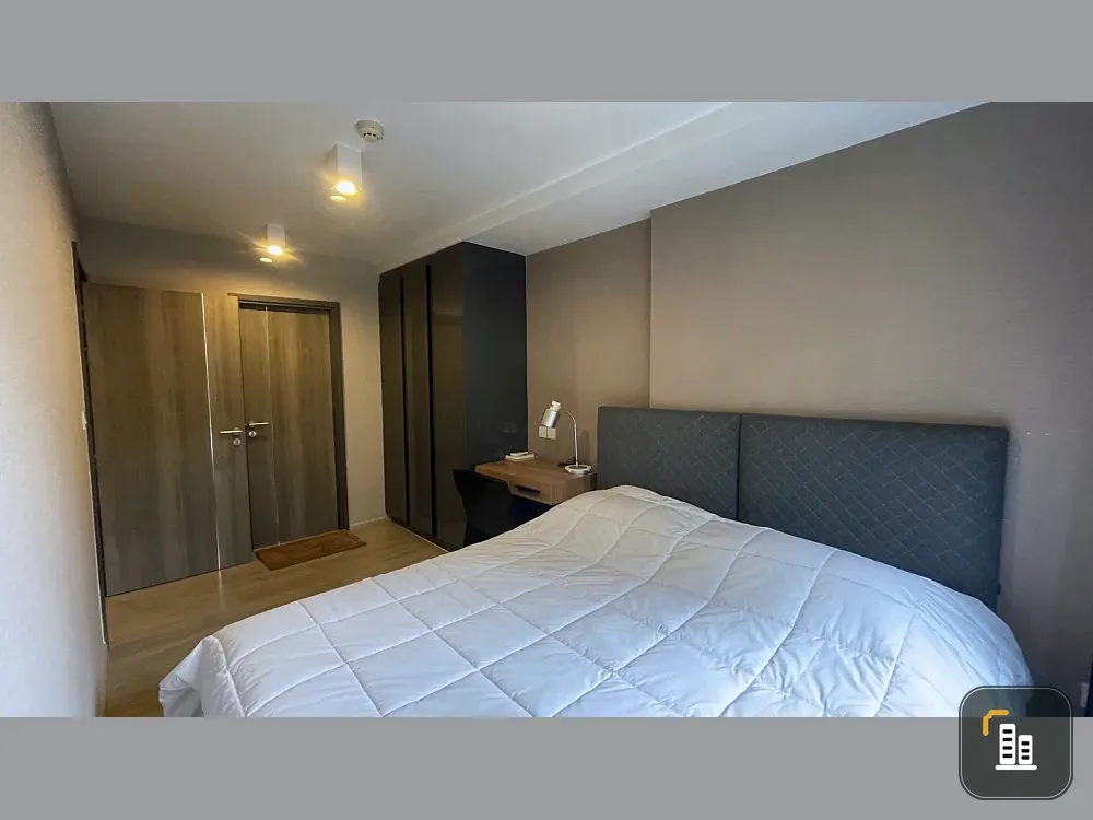 For rent: Maestro 02 Ruamrudee. Spacious and comfortable room with convenient amenities. Book now!