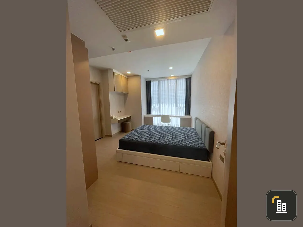 Selling a One 9 Five Asoke-Rama 9 condo unit. It's a great place to live, fully furnished and equipped with appliances. Just bring your personal belon