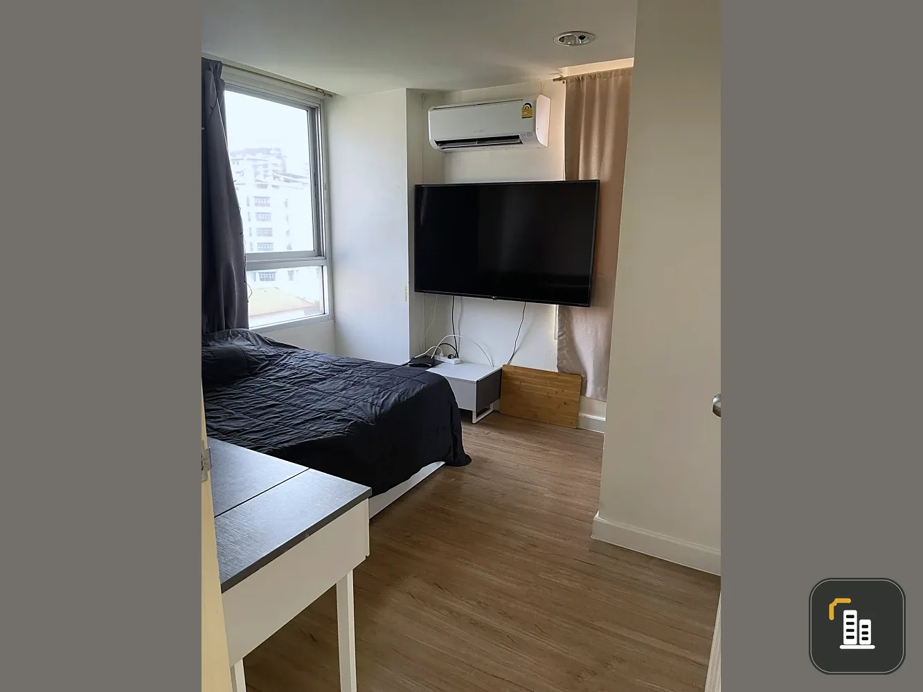 Selling a great unit at The Kris Ratchada 17. Fully furnished and equipped with appliances. Book now!