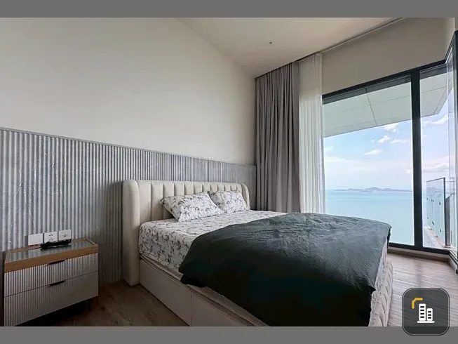 For rent: AROM WONGAMAT, 49th floor. High floor with beautiful view. Fully furnished. Book now!