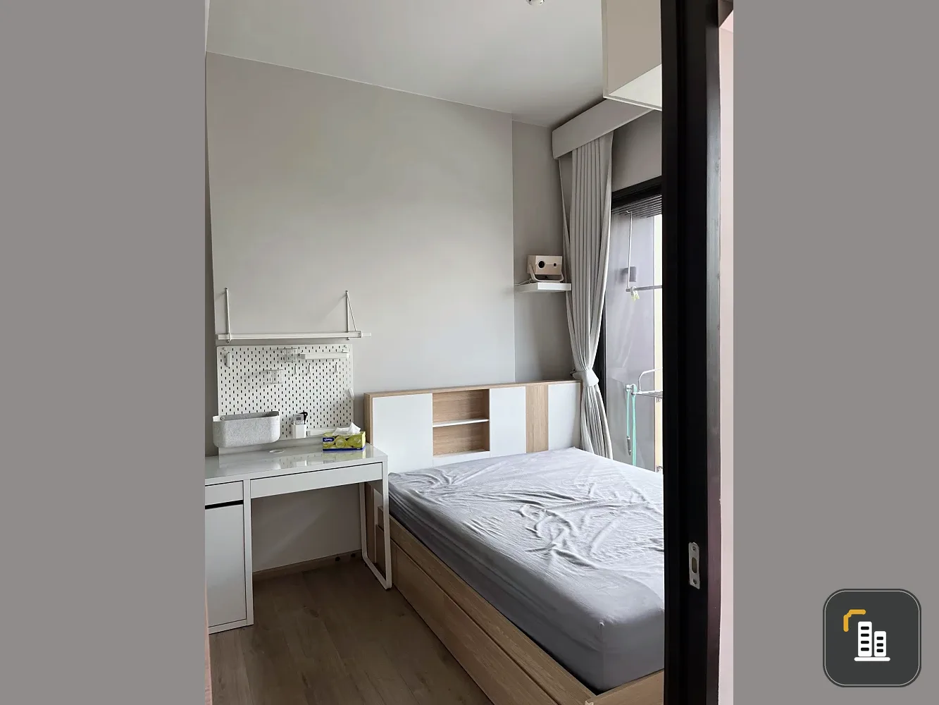 For rent: The Crest Park Residences, 26th floor. A lovely, fully furnished unit. Book now, don't wait!