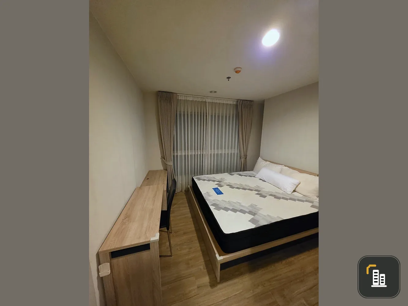 For rent: Fuse Chan-Sathorn. Spacious and comfortable rooms with ample living space. Book today! Don't miss out!