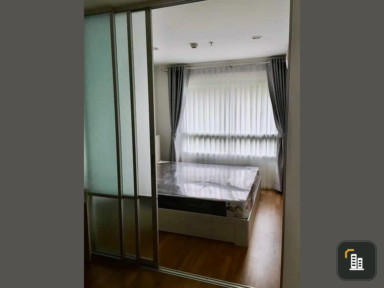 For sale/rent: Lumpini Place Borom Ratchachonni–Pinklao. Nice room, fully furnished, affordable price. Book now!