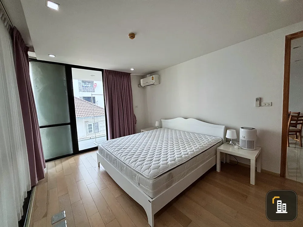 For rent: SOCIO Ruamrudee corner unit, fully furnished. Book now!