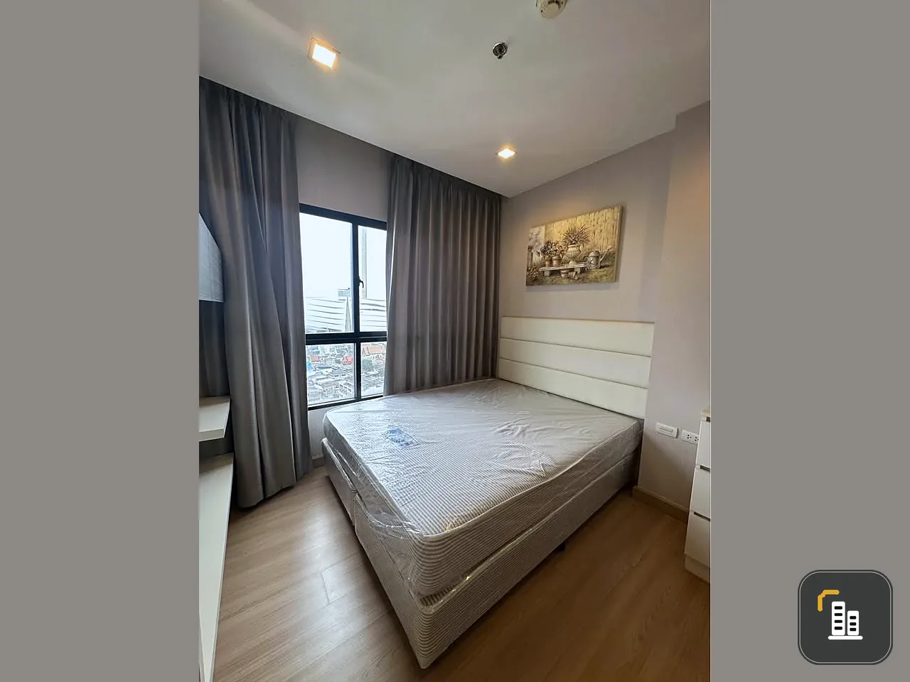 Urbano Absolute Sathon-Taksin for rent. Nice, fully furnished unit on a high floor. Spacious. Book now!