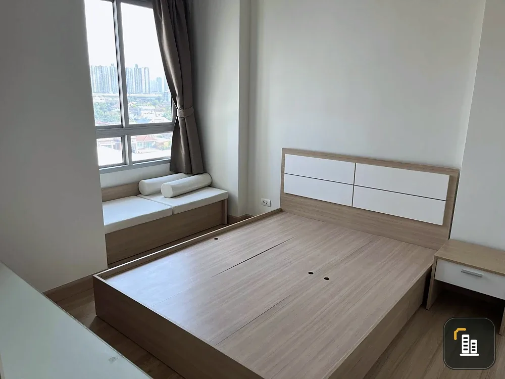 Selling a spacious condo at Centric Scene Ratchavipha. Enjoy ample living space at an unbeatable price. Buy now! Don't miss this opportunity.