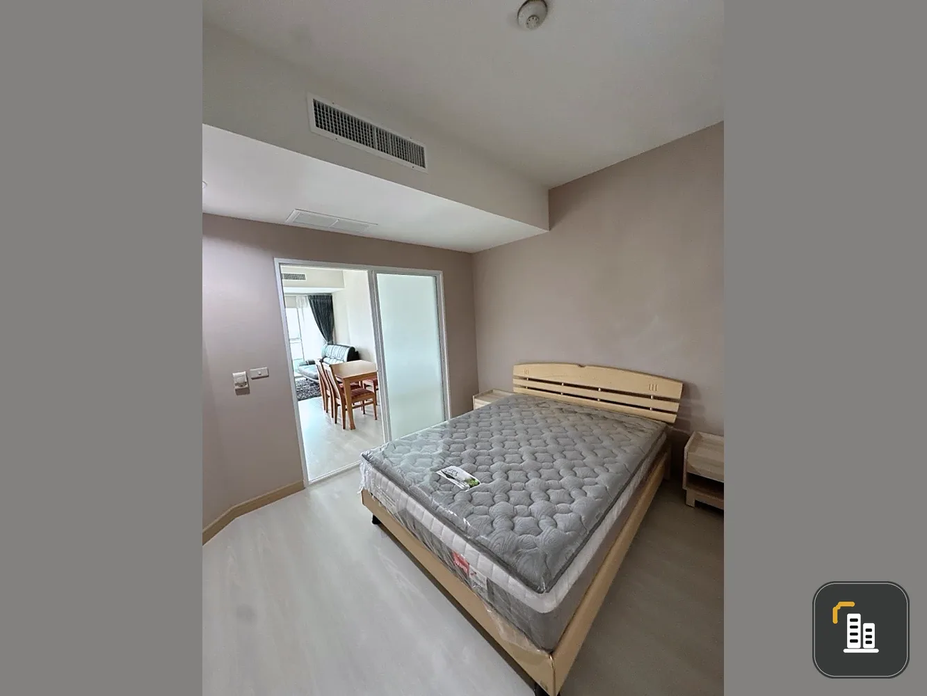 Selling a beautiful unit at Baan-Nonsi, 12th floor, fully furnished. Book now!