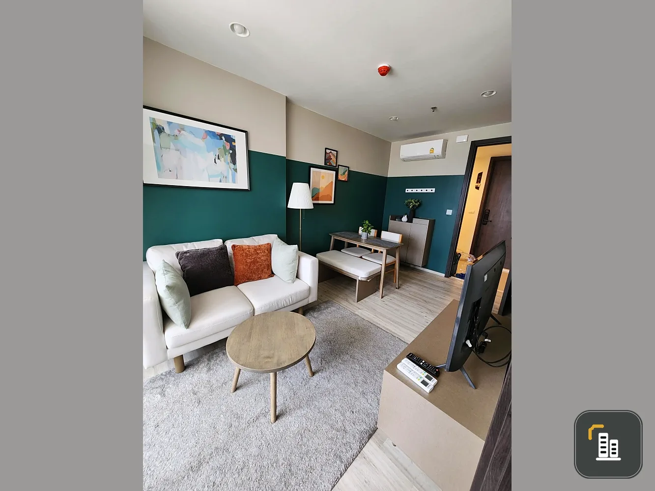 For sale or rent: XT Huaikhwang condo, fully furnished and ready to move in. Complete amenities. Book now, don't miss out!
