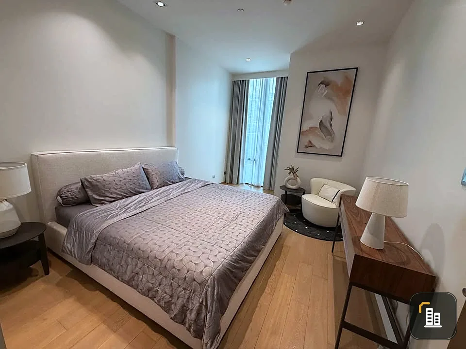 Condo for rent at 28 Chidlom. Spacious and comfortable unit with ample living space and complete amenities. Book now!